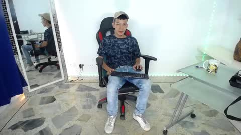 Snapshot of favel_gomez7 chatting on 12-21-24, 01:21 Favel Gomez online show from 12-21-24, 01:21
