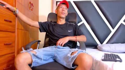 Snapshot of favel_gomez7 chatting on 08-08-26, 12:07 Favel Gomez online show from 08-08-26, 12:07