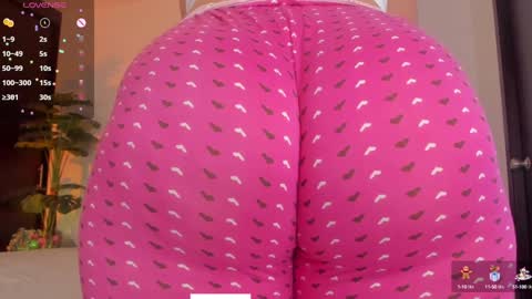 Snapshot of fay_miller2 chatting on 12-20-24, 12:52 welcome to my world online show from 12-20-24, 12:52