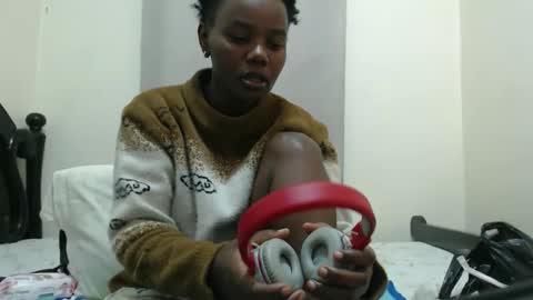 Snapshot of fayrie1 chatting on 10-05-25, 04:33 fayrie1 online show from 10-05-25, 04:33