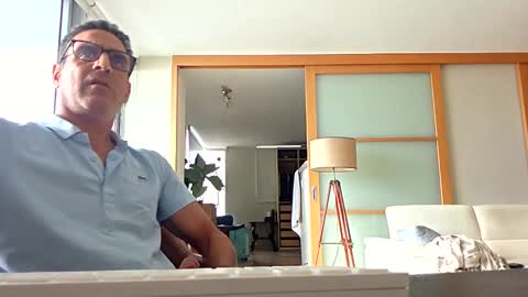 Snapshot of fdavoudi chatting on 09-10-25, 09:15 Miami Persian online show from 09-10-25, 09:15