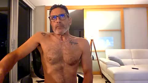 Snapshot of fdavoudi chatting on 10-26-25, 11:53 Miami Persian online show from 10-26-25, 11:53