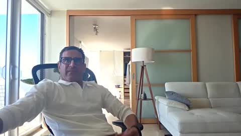 Snapshot of fdavoudi chatting on 10-31-25, 07:26 Miami Persian online show from 10-31-25, 07:26