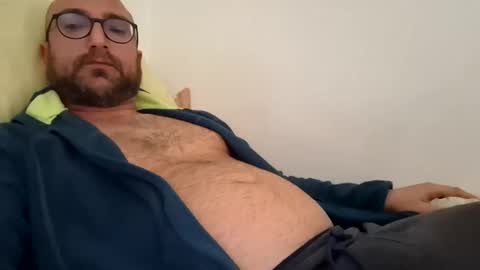 Snapshot of fede2985 chatting on 02-15-25, 08:44 Fede online show from 02-15-25, 08:44