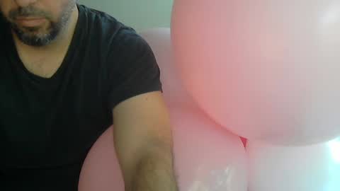 Snapshot of fedeglobos chatting on 11-14-25, 02:27 fedeGLOBOS online show from 11-14-25, 02:27