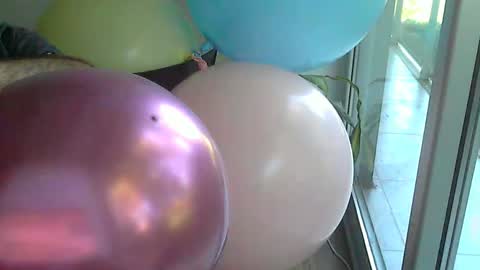 Snapshot of fedeglobos chatting on 12-19-25, 02:02 fedeGLOBOS online show from 12-19-25, 02:02