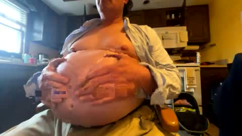 feedmyhugebelly online show from 04-22-26, 08:32