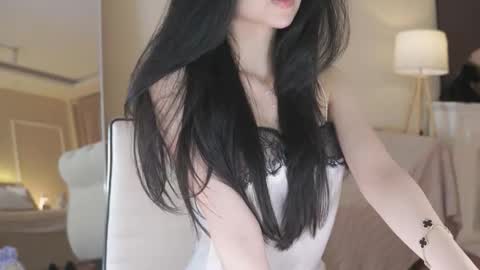 feel_me_00 online show from 10-17-25, 09:28