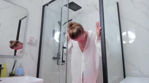 Daniela online show from 10-28-25, 06:50