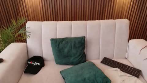 Feelena online show from 11-22-25, 06:07