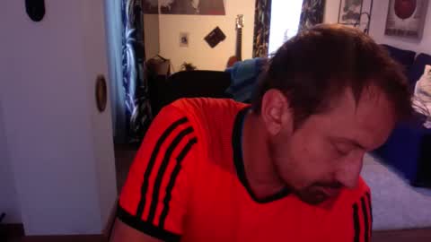 Snapshot of feetkissboy chatting on 09-20-25, 06:47 feetkissboy online show from 09-20-25, 06:47