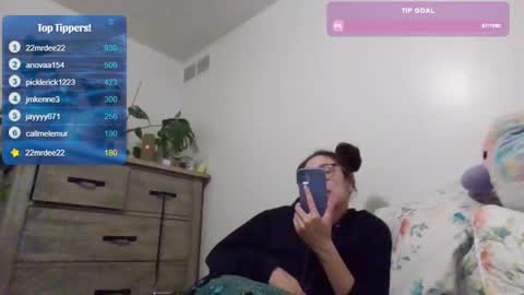 Snapshot of feetnymph chatting on 02-09-25, 01:55 Soley online show from 02-09-25, 01:55