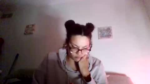 Snapshot of feetnymph chatting on 11-18-25, 02:28 Soley online show from 11-18-25, 02:28