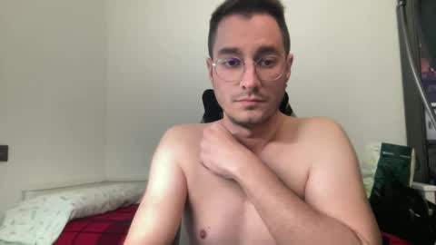 Snapshot of feline_shine chatting on 12-26-24, 03:31 feline_shine online show from 12-26-24, 03:31