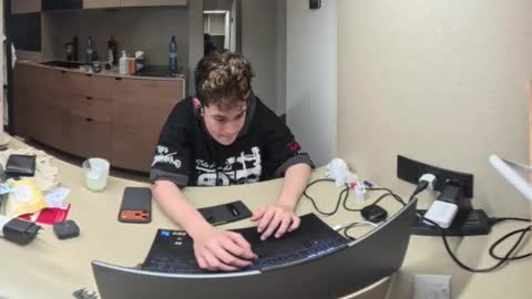 Snapshot of felix0420 chatting on 02-16-26, 01:24 felix0420 online show from 02-16-26, 01:24