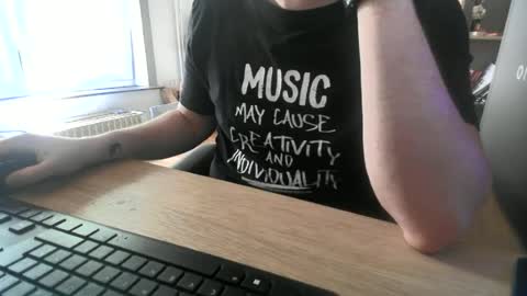 Snapshot of fem_alice_louis_dom chatting on 06-18-26, 09:14 fem_alice_louis_dom online show from 06-18-26, 09:14