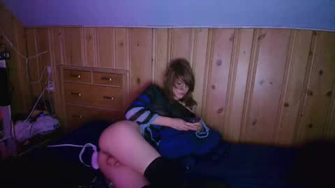 Snapshot of femboyflowers chatting on 12-21-25, 05:58 femboyflowers online show from 12-21-25, 05:58