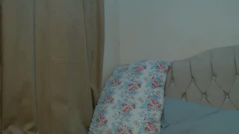 Snapshot of femmeangel chatting on 10-09-25, 11:14 Alice online show from 10-09-25, 11:14