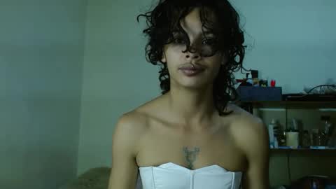 Snapshot of fenixmfx chatting on 05-15-26, 07:10 Fenix online show from 05-15-26, 07:10