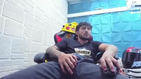 Snapshot of ferchodaniels chatting on 02-11-25, 02:35 Daniel Fernando online show from 02-11-25, 02:35