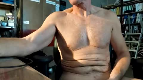 Snapshot of fergi1999 chatting on 10-12-25, 12:20 fergi1999 online show from 10-12-25, 12:20