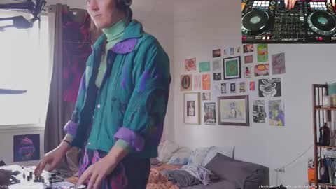 Snapshot of fernydew chatting on 09-20-25, 02:34 Fern next stream 430pm Monday PST online show from 09-20-25, 02:34