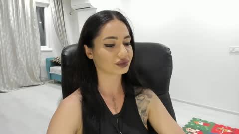 Snapshot of fetishcatalea chatting on 06-12-26, 06:51 Catalea DM online show from 06-12-26, 06:51