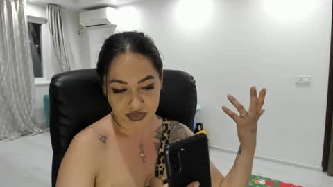 Snapshot of fetishcatalea chatting on 06-15-26, 07:27 Catalea DM online show from 06-15-26, 07:27