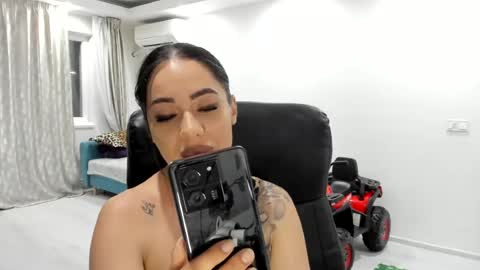 Snapshot of fetishcatalea chatting on 06-18-26, 06:45 Catalea DM online show from 06-18-26, 06:45