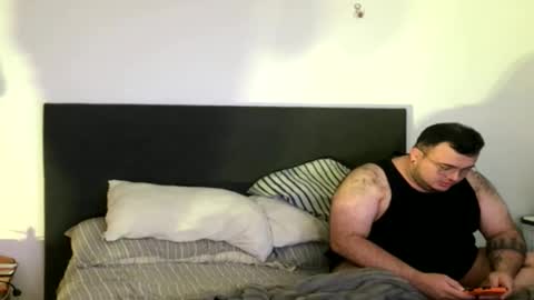 Snapshot of fevyforeverbear chatting on 11-25-25, 09:37 fevyforeverbear online show from 11-25-25, 09:37