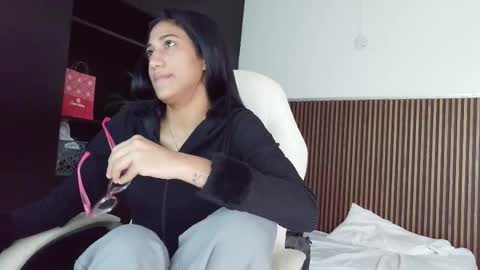 Snapshot of ffreyja_ chatting on 12-19-25, 04:47 Freyja online show from 12-19-25, 04:47