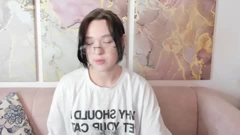 Snapshot of fiamoory chatting on 05-27-26, 01:24 fiamoory online show from 05-27-26, 01:24