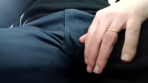 Snapshot of fifi010203 chatting on 02-01-25, 01:30 fifi010203 online show from 02-01-25, 01:30