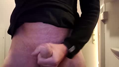 Snapshot of fifi010203 chatting on 10-28-25, 12:03 fifi010203 online show from 10-28-25, 12:03