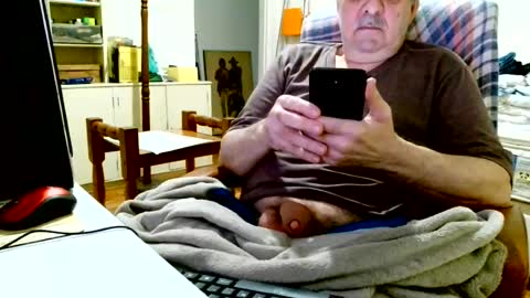 Snapshot of filhober chatting on 07-13-26, 10:45 filhober online show from 07-13-26, 10:45