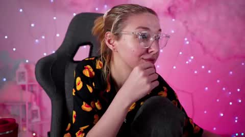 Snapshot of filipinaadams chatting on 03-08-25, 08:22 cap and Lana  online show from 03-08-25, 08:22