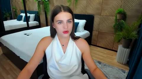 Snapshot of finalaccord chatting on 09-18-25, 10:17 Amanda online show from 09-18-25, 10:17