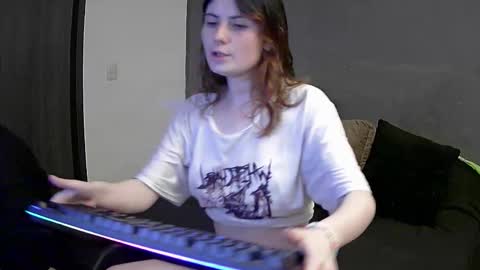 Alice and Max online show from 10-23-25, 02:44