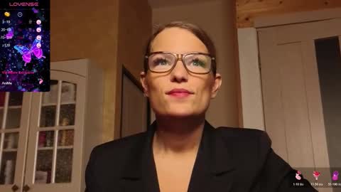 Snapshot of findom_lady_shine chatting on 10-29-25, 04:04 Lady online show from 10-29-25, 04:04