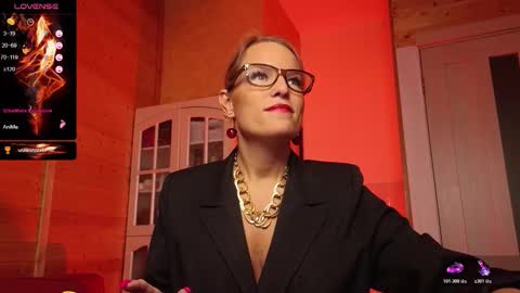 Snapshot of findom_lady_shine chatting on 11-28-25, 11:18 Lady online show from 11-28-25, 11:18