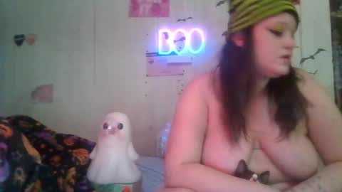 Snapshot of findommefoxi chatting on 10-27-25, 10:58 findommefoxi online show from 10-27-25, 10:58