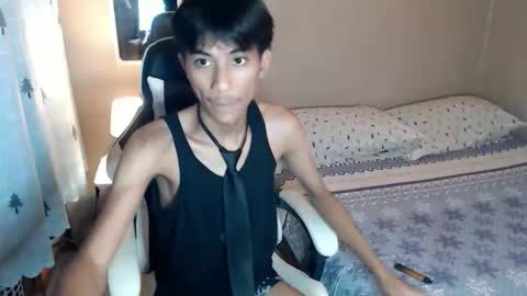 fineboii_rey18 online show from 10-03-25, 03:47