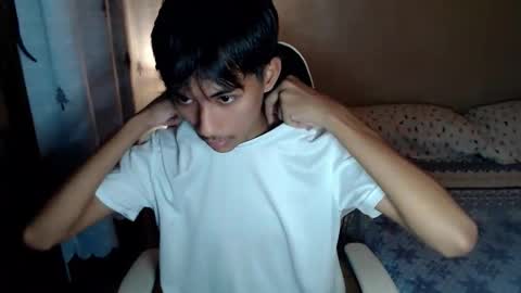 fineboii_rey18 online show from 11-11-25, 04:34