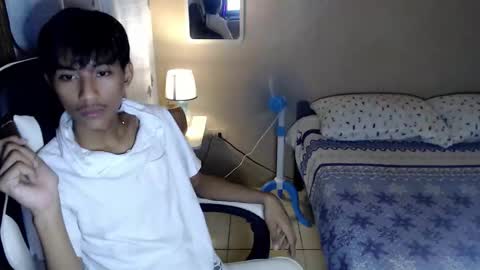 fineboii_rey18 online show from 11-12-25, 05:08