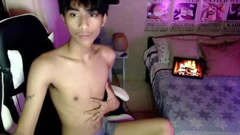 fineboii_rey18 online show from 05-08-26, 10:09