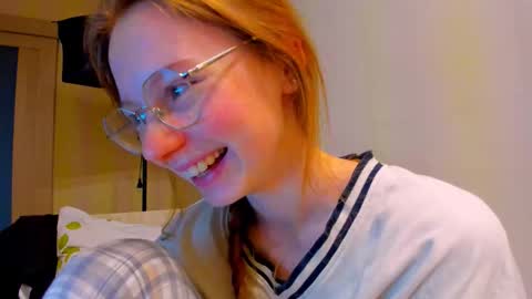 Snapshot of fire_luna chatting on 11-30-25, 10:30 fire_luna online show from 11-30-25, 10:30