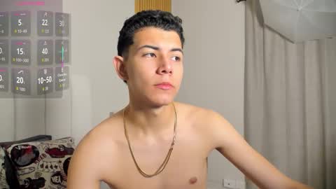 Nicolas online show from 11-29-25, 01:25