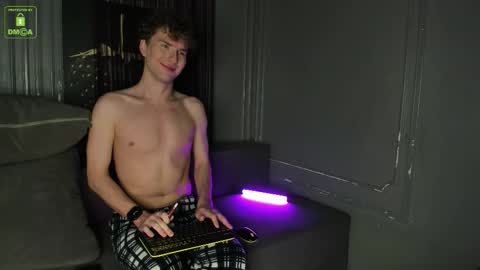 Snapshot of firevein chatting on 10-11-25, 10:25 Sexy Tony online show from 10-11-25, 10:25