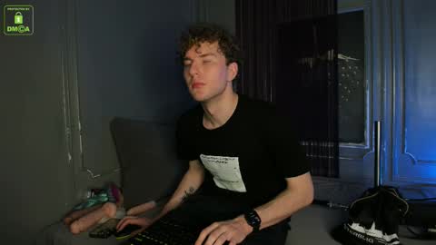 Snapshot of firevein chatting on 10-18-25, 10:27 Sexy Tony online show from 10-18-25, 10:27