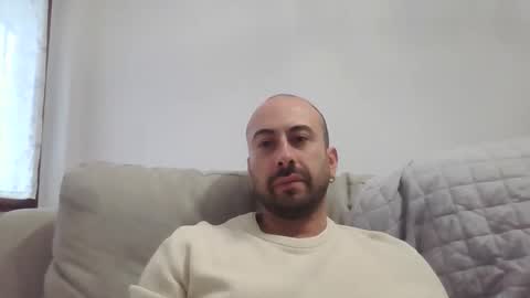 Snapshot of fisarmonico chatting on 09-26-25, 05:06 fisarmonico online show from 09-26-25, 05:06